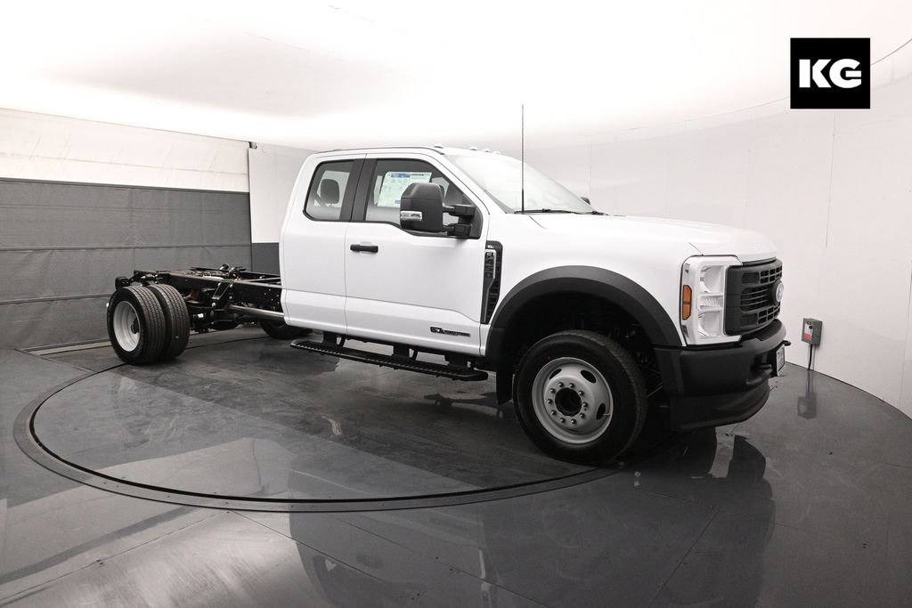 2026 Ford F-450 Super Duty Chassis Cab XL's photo