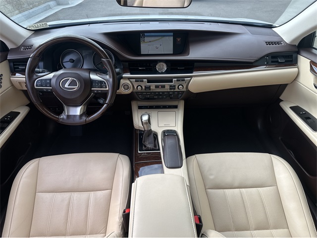 2017 Lexus ES 350 Luxury photo 17