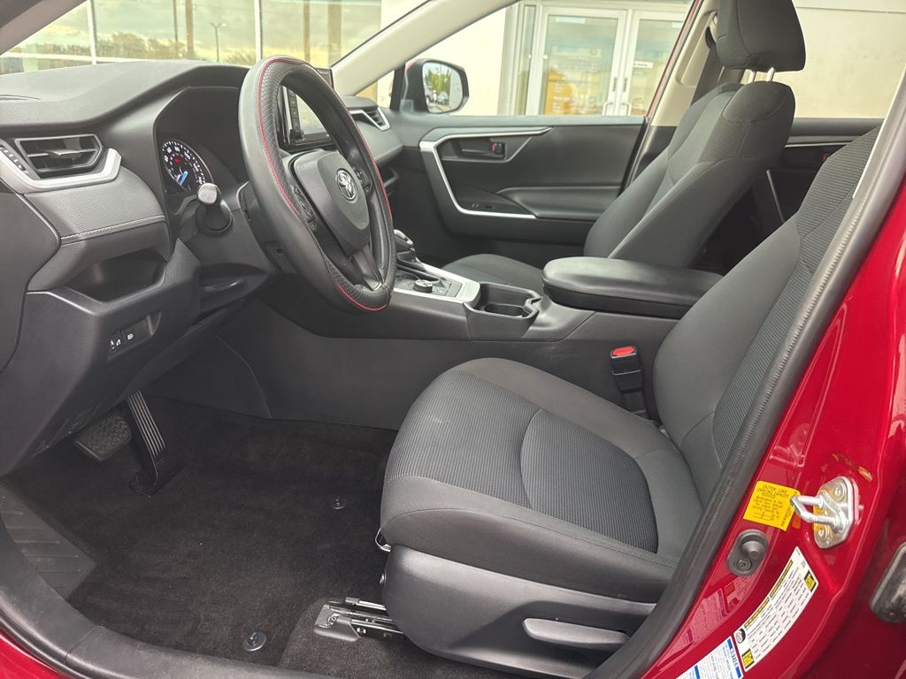 2020 Toyota RAV4 Hybrid LE photo 18