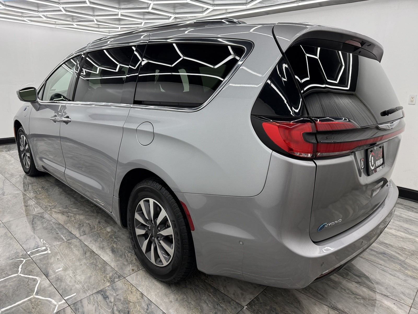 2021 Chrysler Pacifica Hybrid Touring L photo 3
