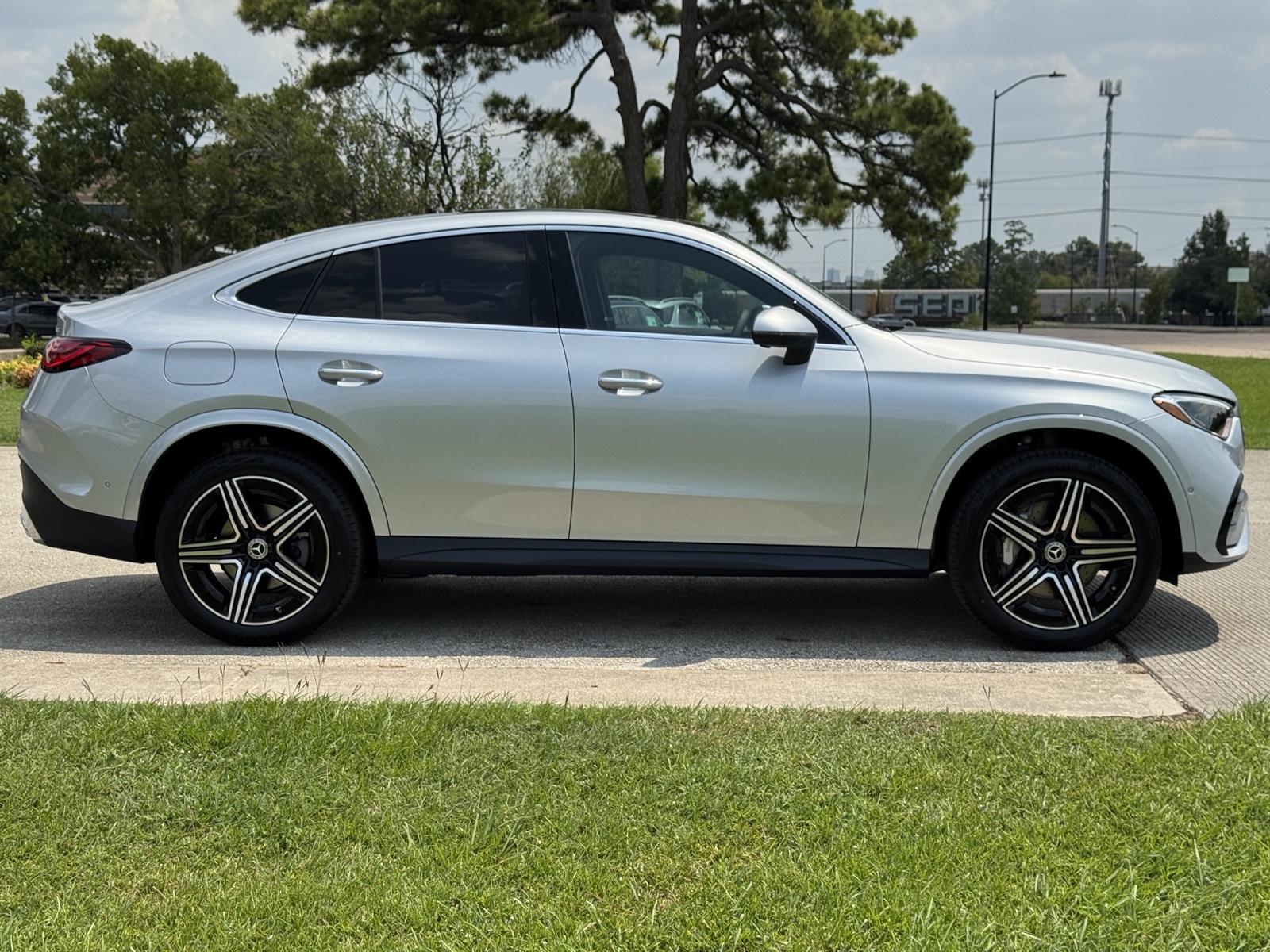 2026 Mercedes Benz GLC 300 4MATIC photo 2