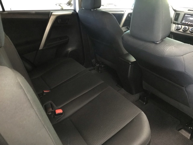 2015 Toyota RAV4 LE photo 12