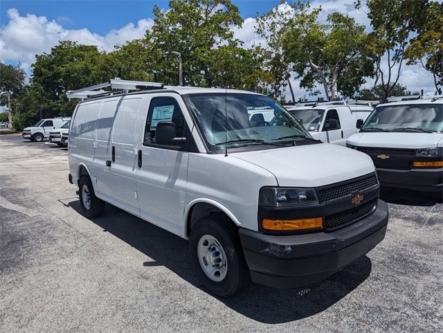 2025 Chevrolet Express Cargo 2500 photo 2