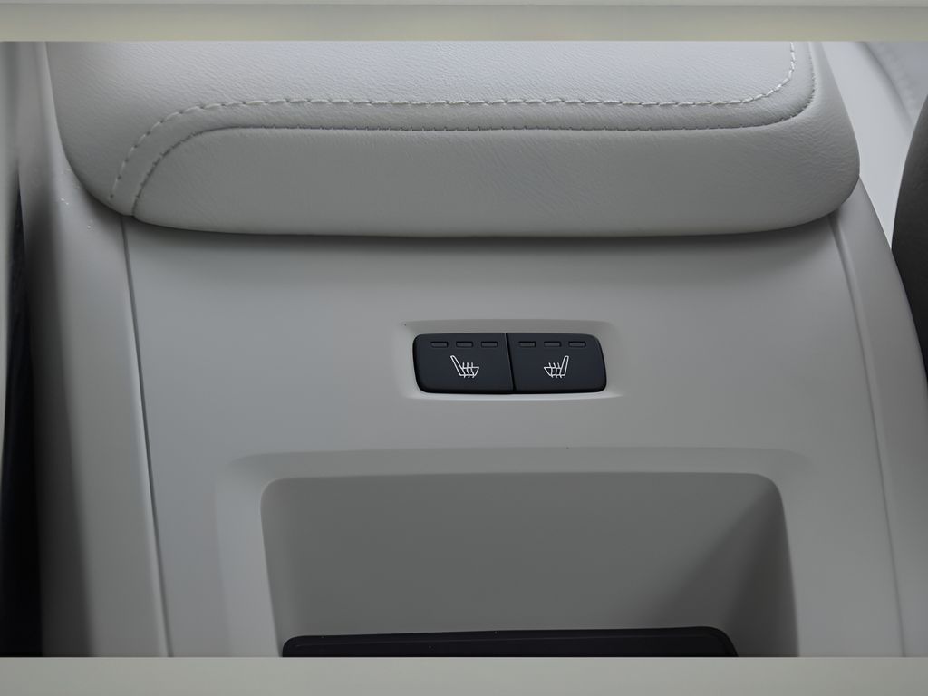 2024 Volvo S60 B5 Plus photo 9