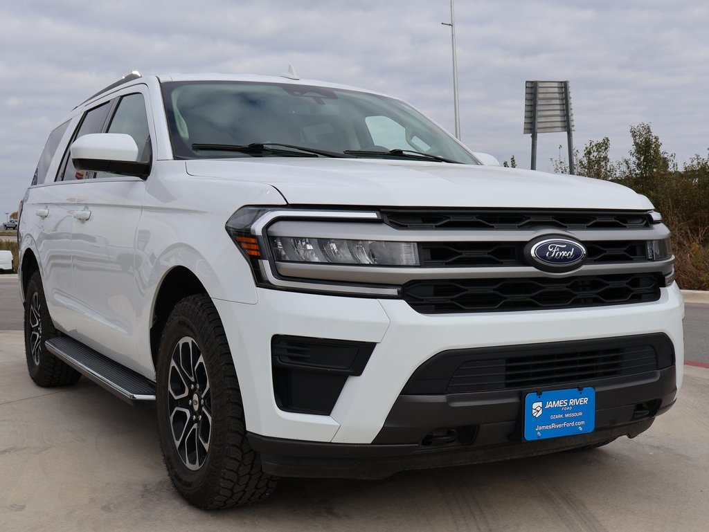 2023 Ford Expedition XLT photo 2