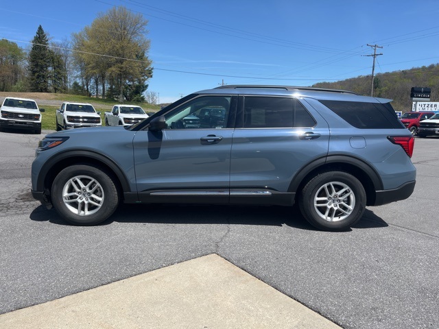 2025 Ford Explorer photo 4