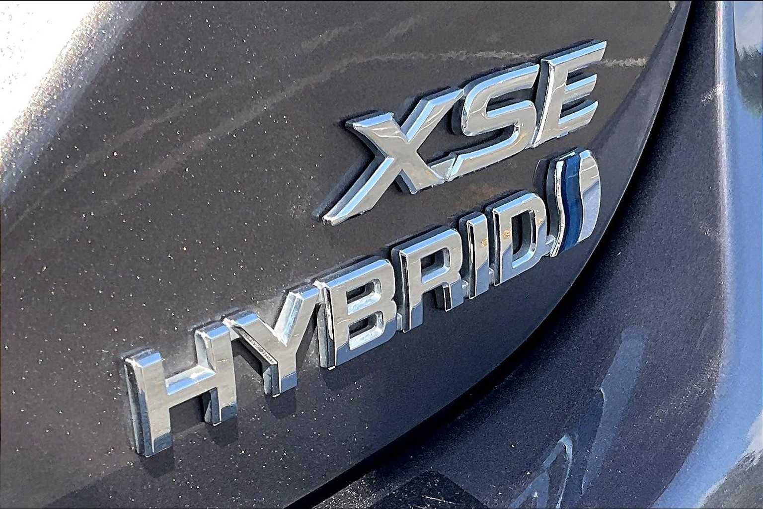 2023 Toyota Camry Hybrid XSE photo 9