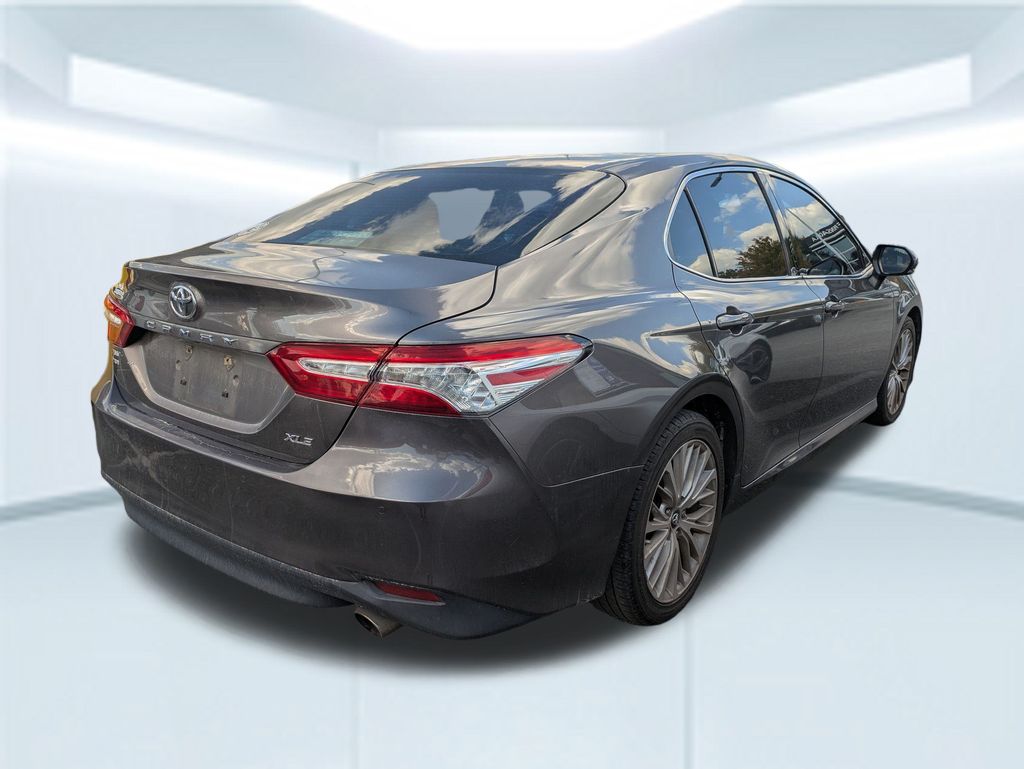 2018 Toyota Camry SE XLE photo 4