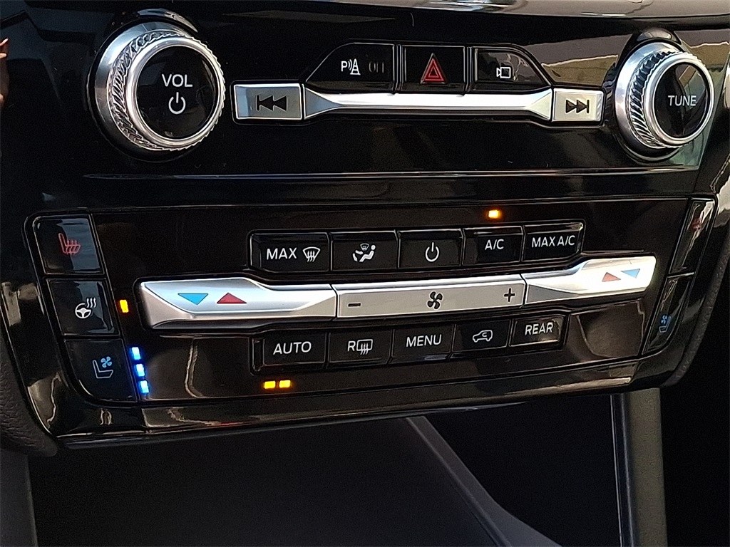 2023 Ford Explorer ST photo 22