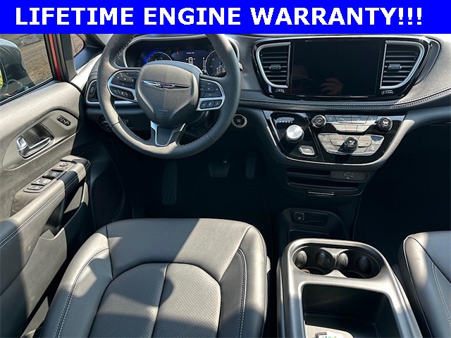 2026 Chrysler Pacifica photo 16