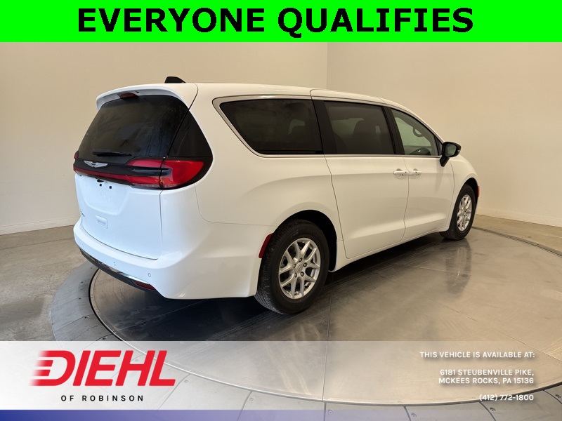 2026 Chrysler Pacifica photo 6