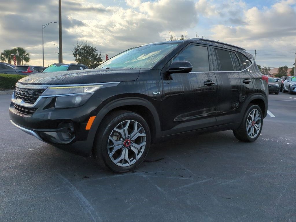 2021 Kia Seltos S's photo