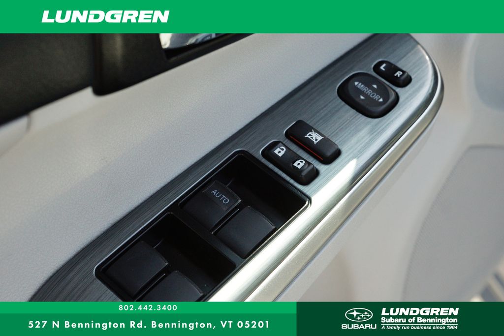 2013 Toyota Camry Hybrid LE photo 21