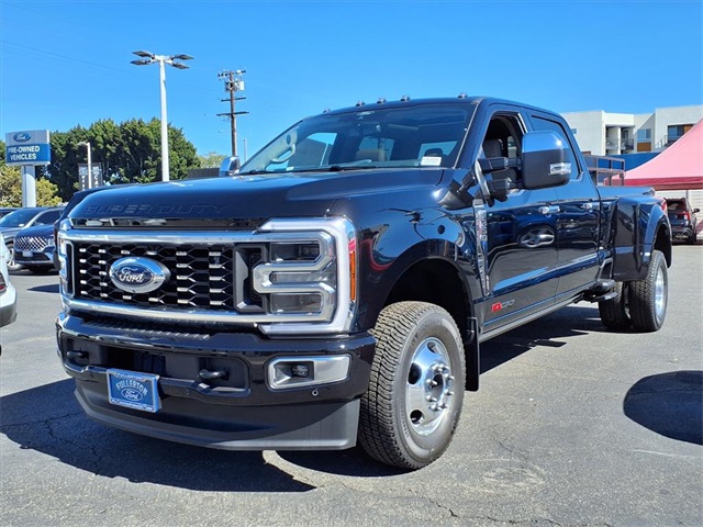 2026 Ford F-350 Super Duty Platinum's photo