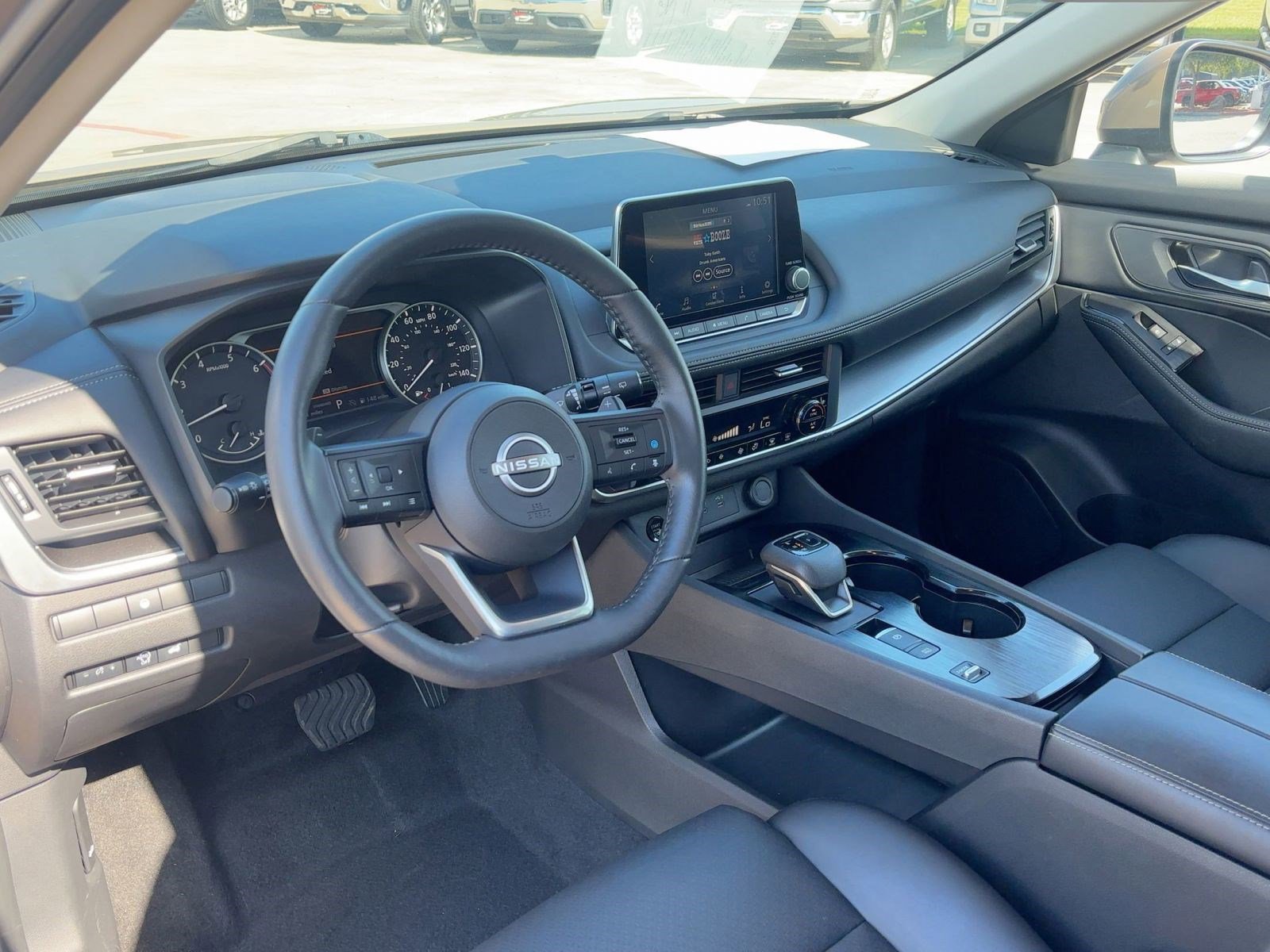 2024 Nissan Rogue SV photo 3