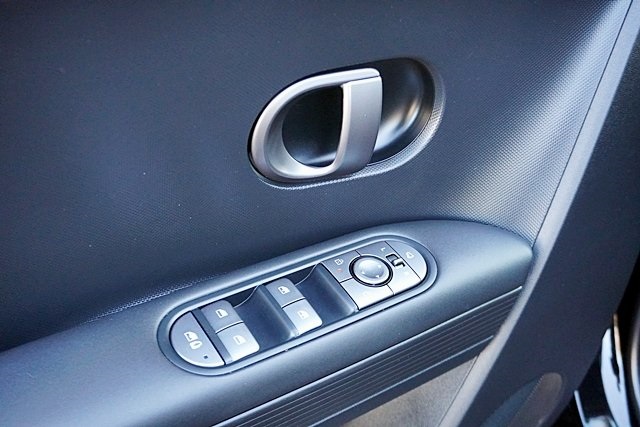 Used 2025 Black Hyundai SEL image 24