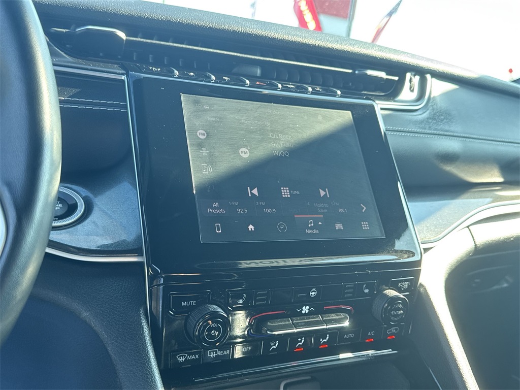 2022 Jeep Grand Cherokee Altitude photo 20