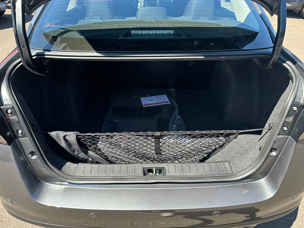 2025 Nissan Versa 1.6 S photo 26