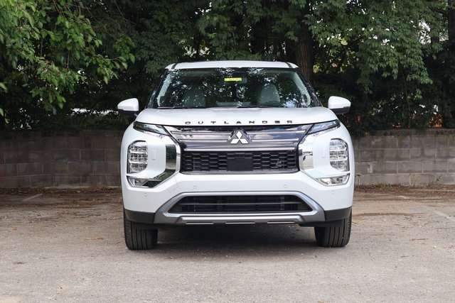 2025 Mitsubishi Outlander SE photo 3