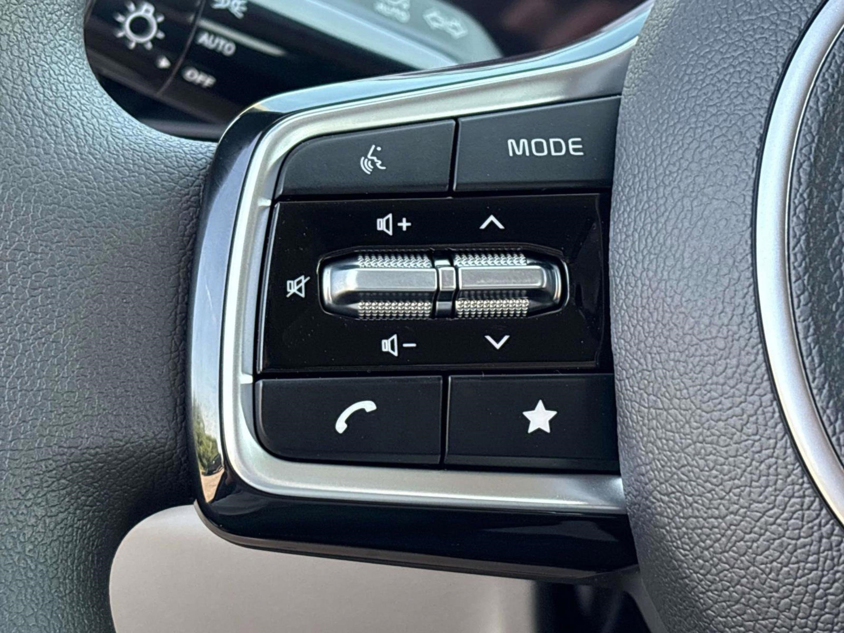 2026 Kia Carnival LX photo 21