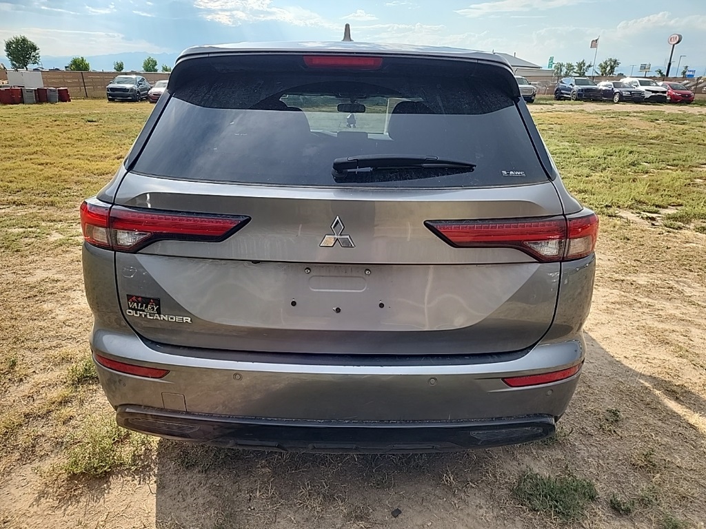 2022 Mitsubishi Outlander Black Edition photo 4