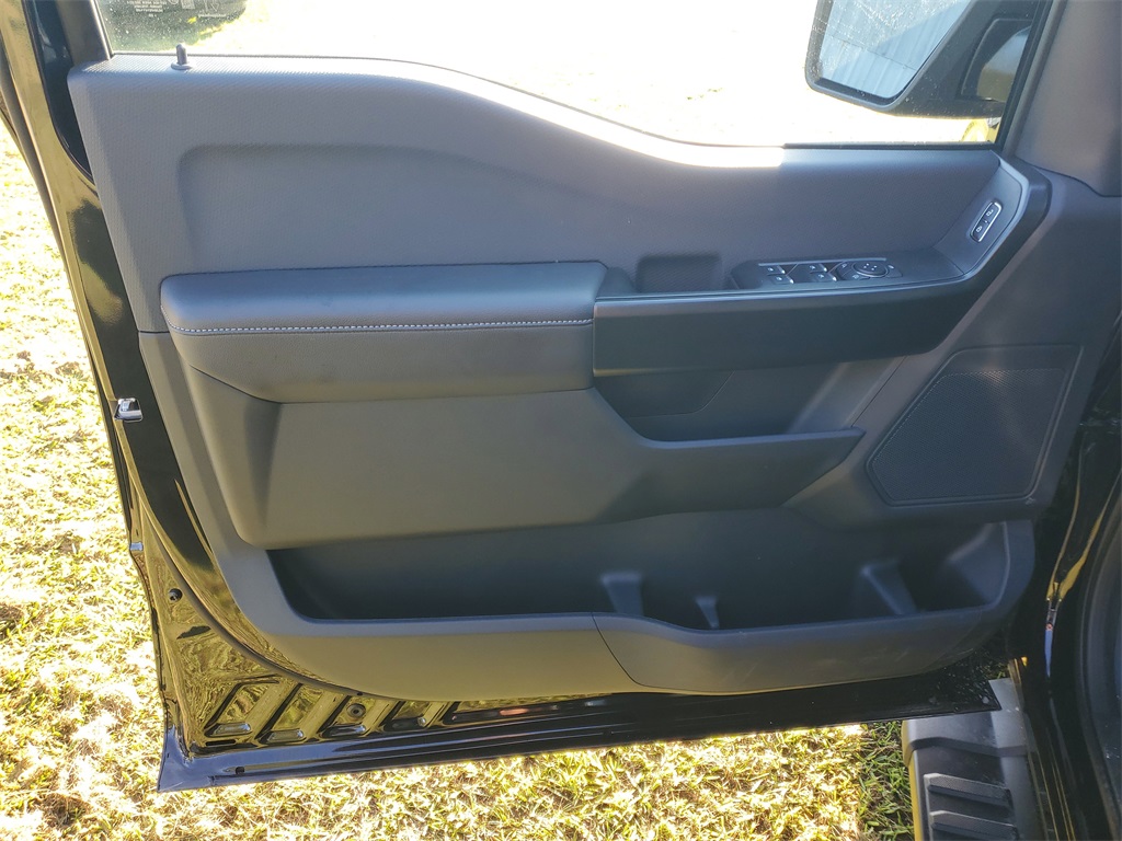 2025 Ford F-150 STX photo 5