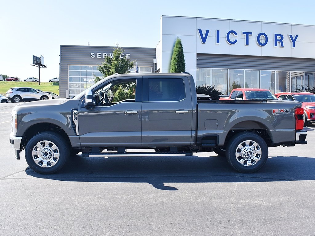 2026 Ford F-250 Lariat photo 2