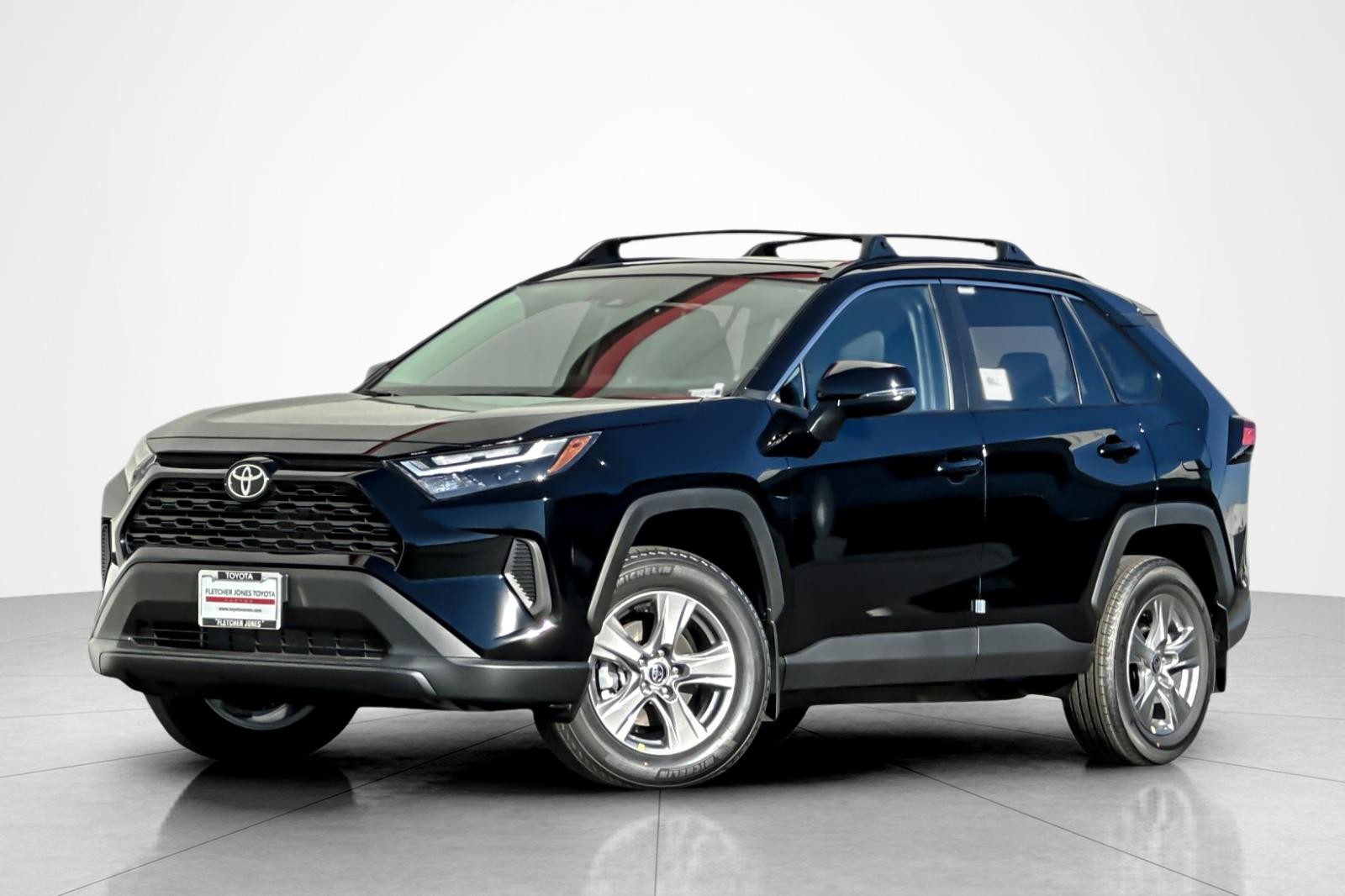 2025 Toyota RAV4 XLE's photo