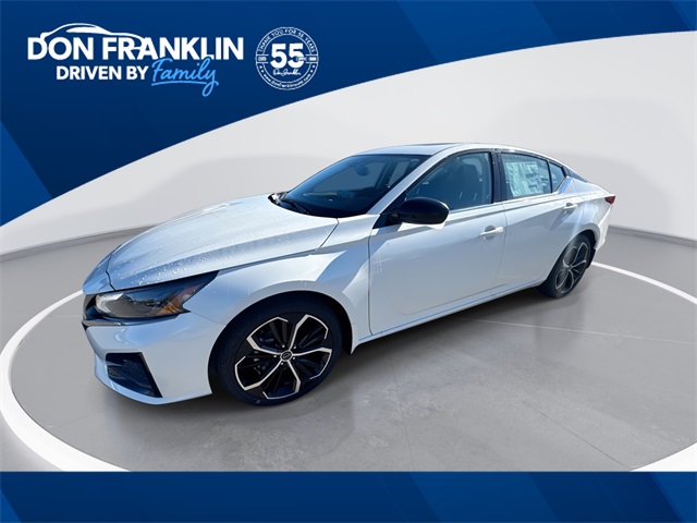 2025 Nissan Altima SR's photo