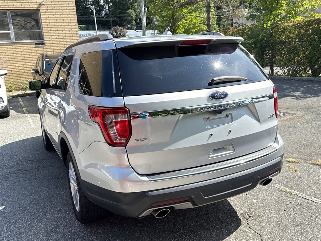 2018 Ford Explorer XLT photo 6