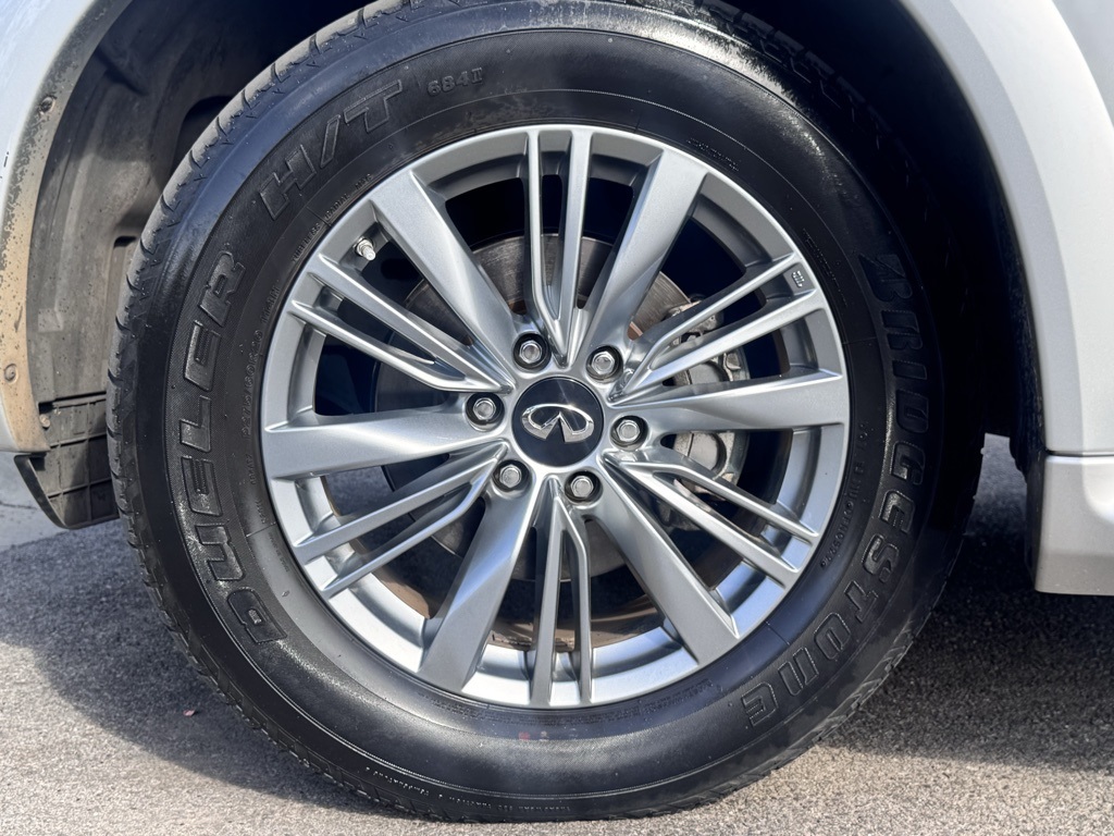 2022 Infiniti QX80 Luxe photo 12