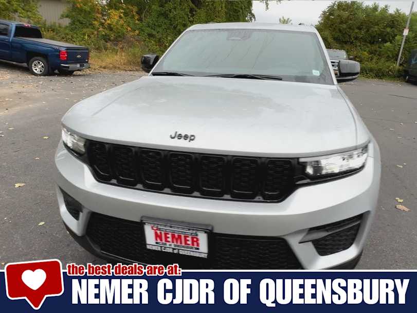 2025 Jeep Grand Cherokee Altitude photo 2