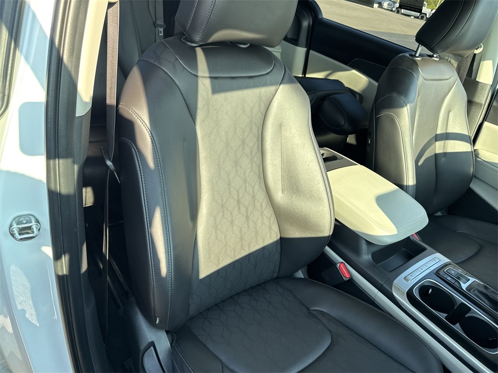 2024 Kia Carnival LX photo 29