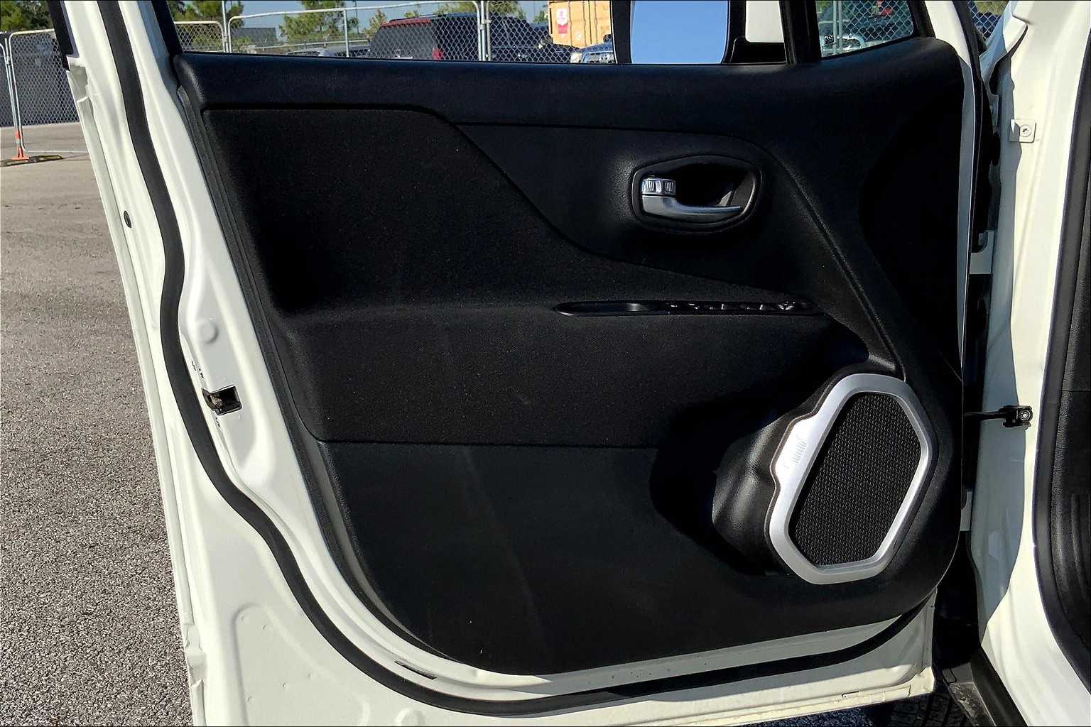 2021 Jeep Renegade Latitude photo 19