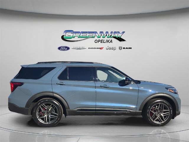 2026 Ford Explorer ST-LINE's photo
