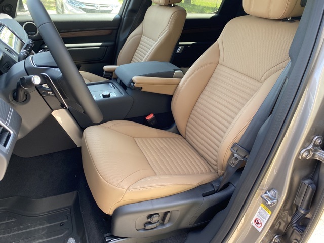 2025 Land Rover Discovery SE photo 5