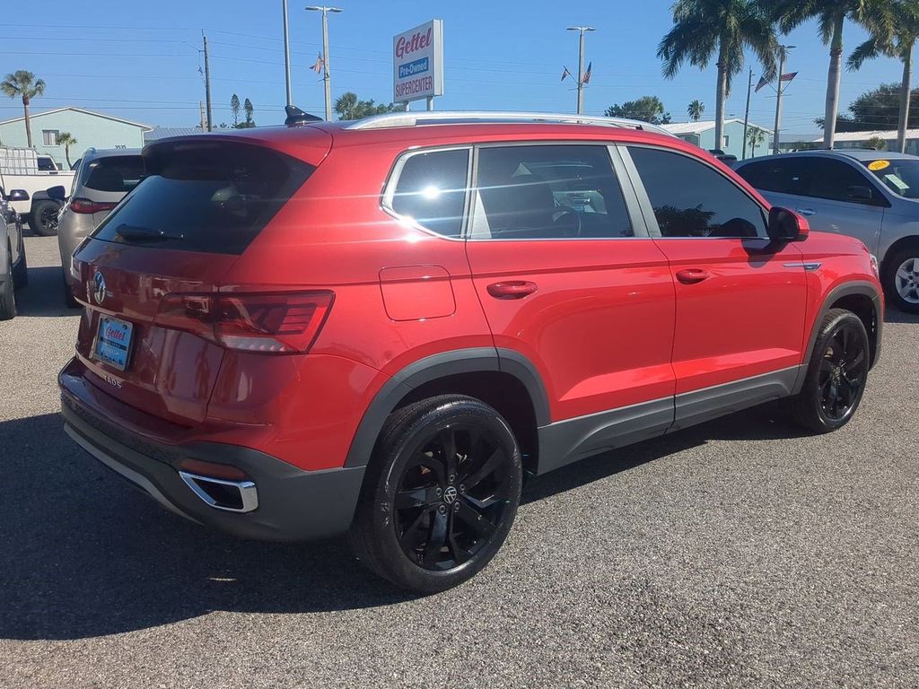 2022 Volkswagen Taos SE photo 3