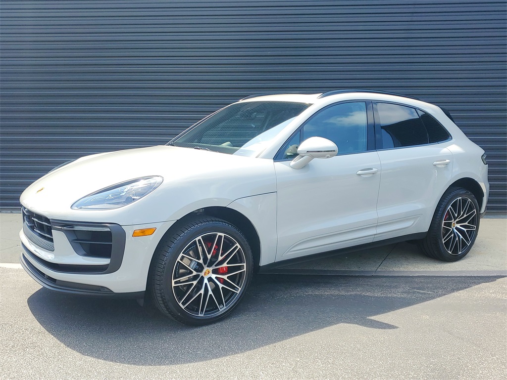 2025 Porsche Macan S's photo