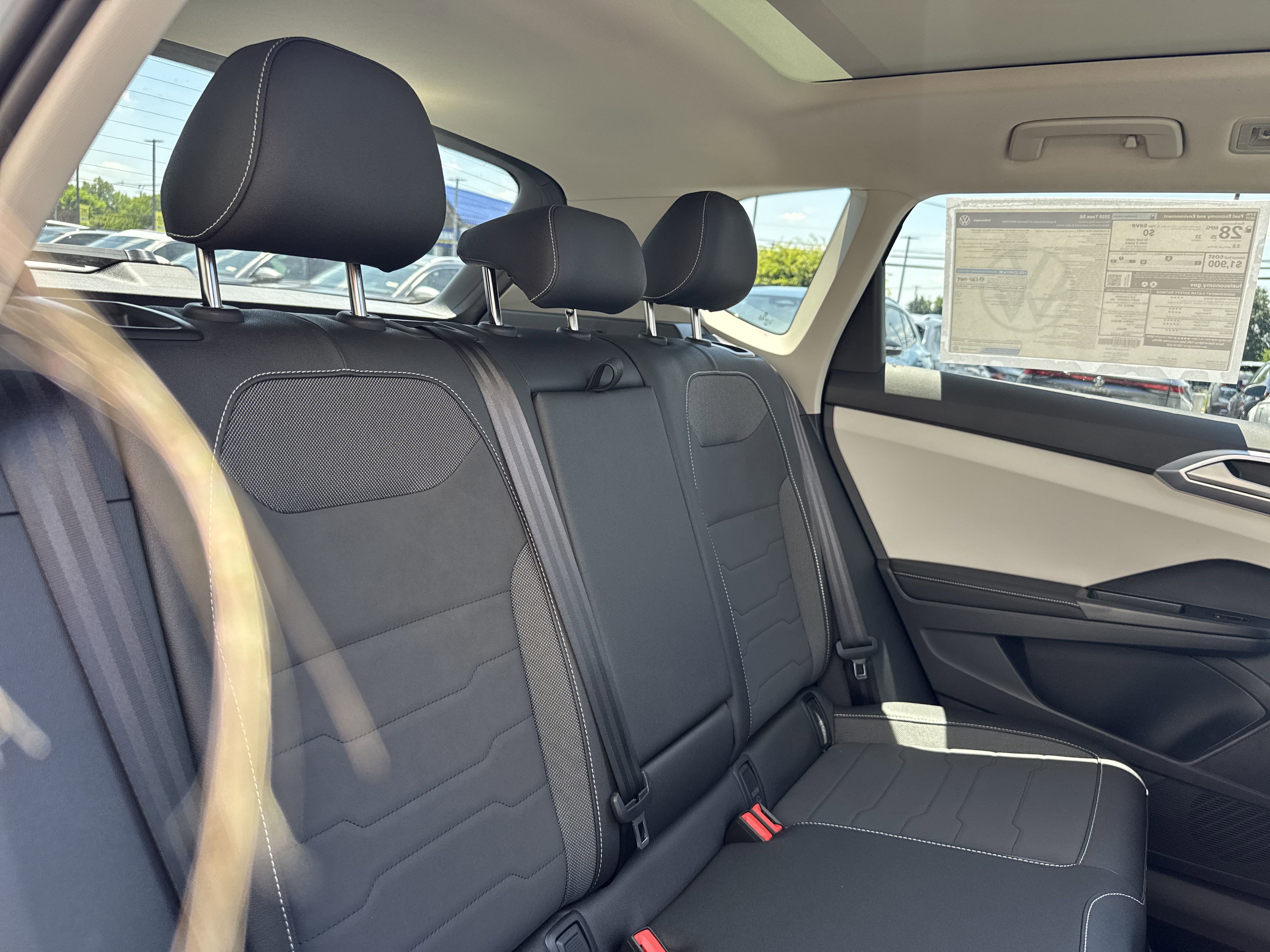 2025 Volkswagen Taos SE photo 5
