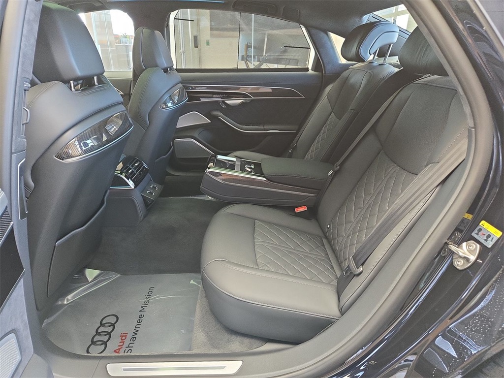 2025 Audi S8 4.0T photo 14