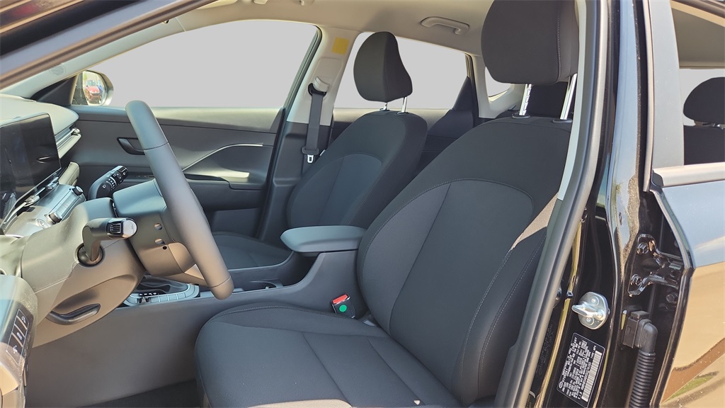 2025 Hyundai Kona SEL photo 18