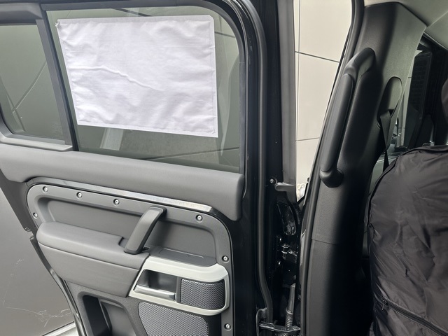2024 Land Rover Defender 110 S photo 38