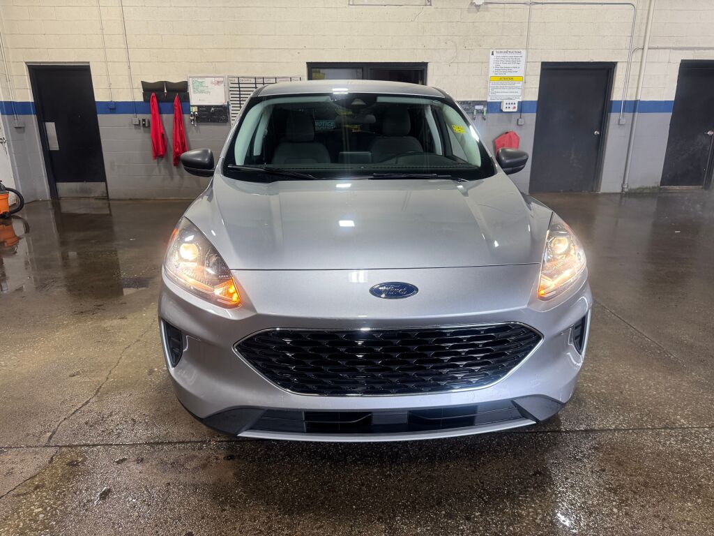 2022 Ford Escape SE photo 2