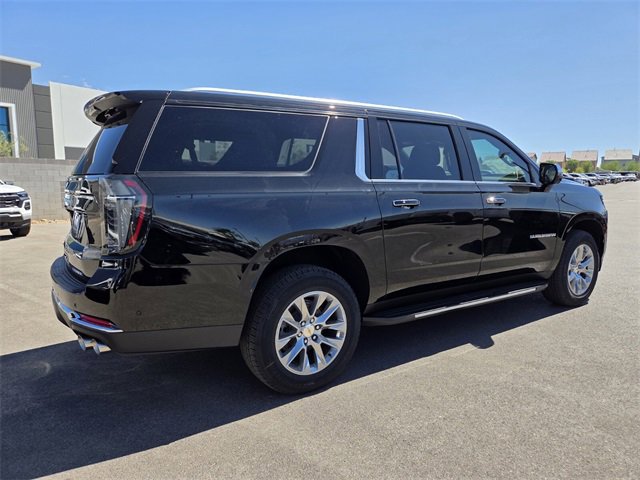 2025 Chevrolet Suburban Premier photo 4