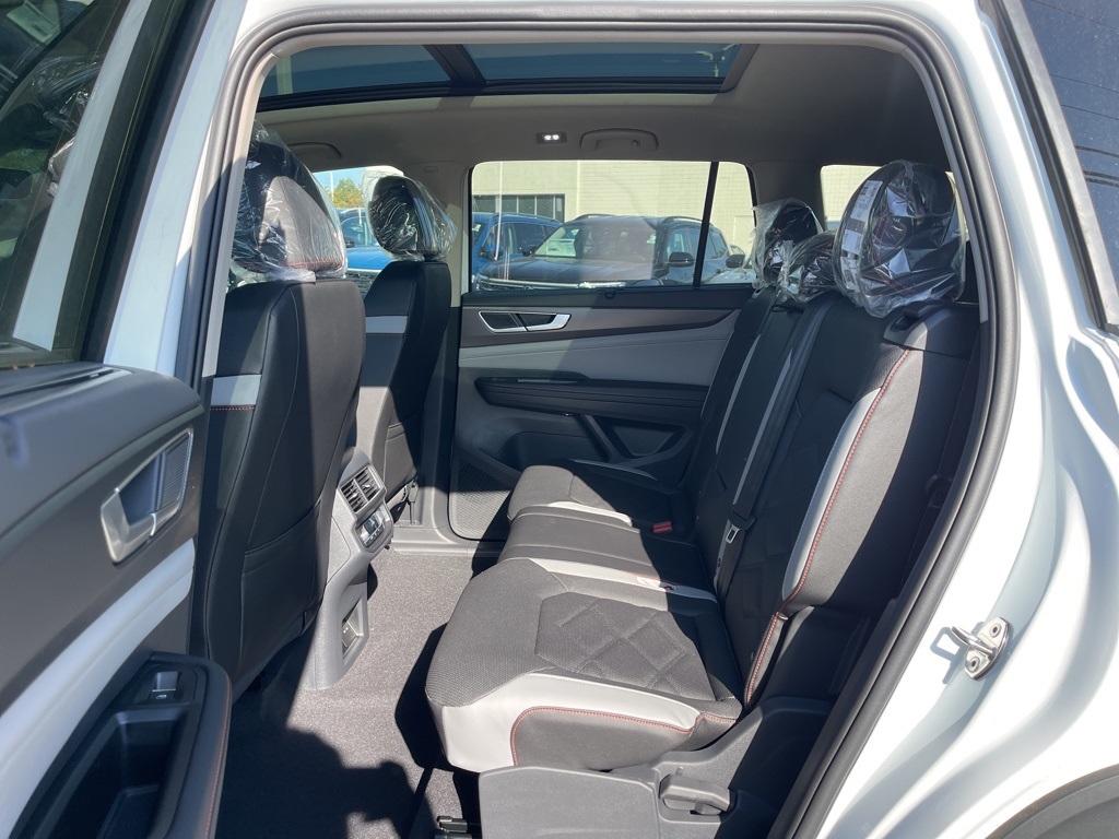 2026 Volkswagen Atlas Peak Edition SE photo 16