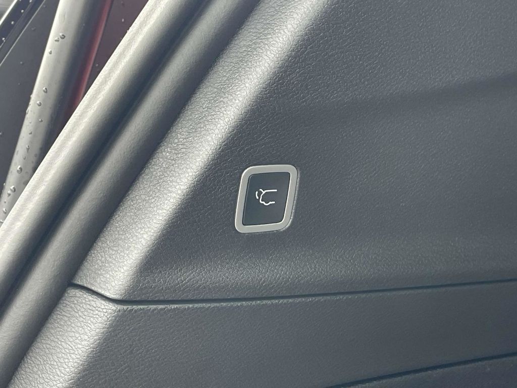 2025 Chrysler Pacifica photo 17