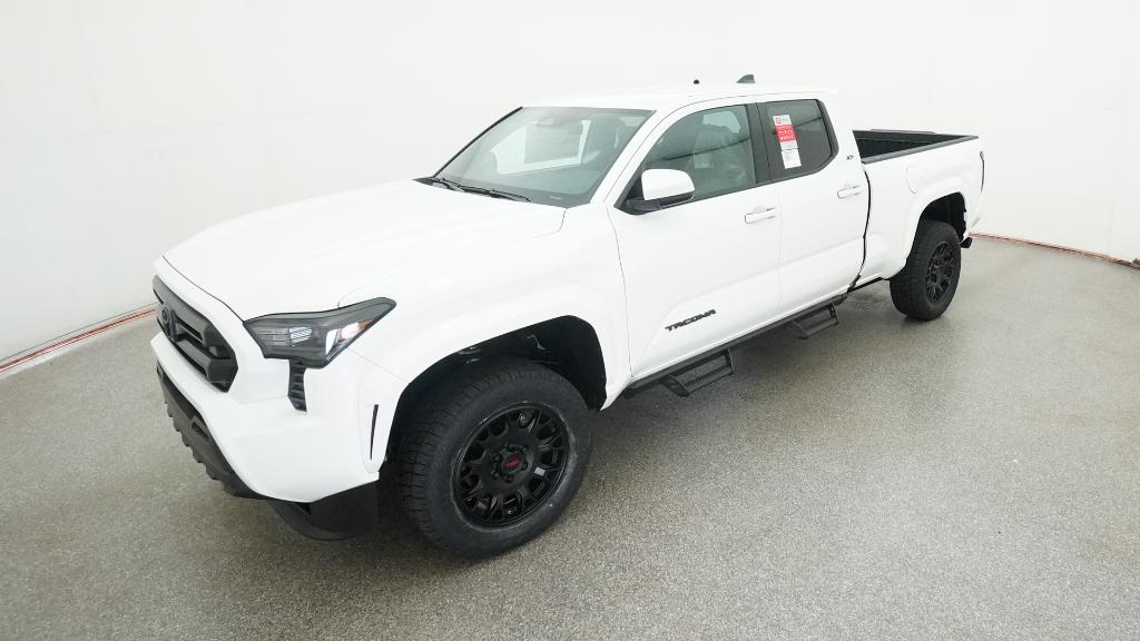 2025 Toyota Tacoma SR5's photo