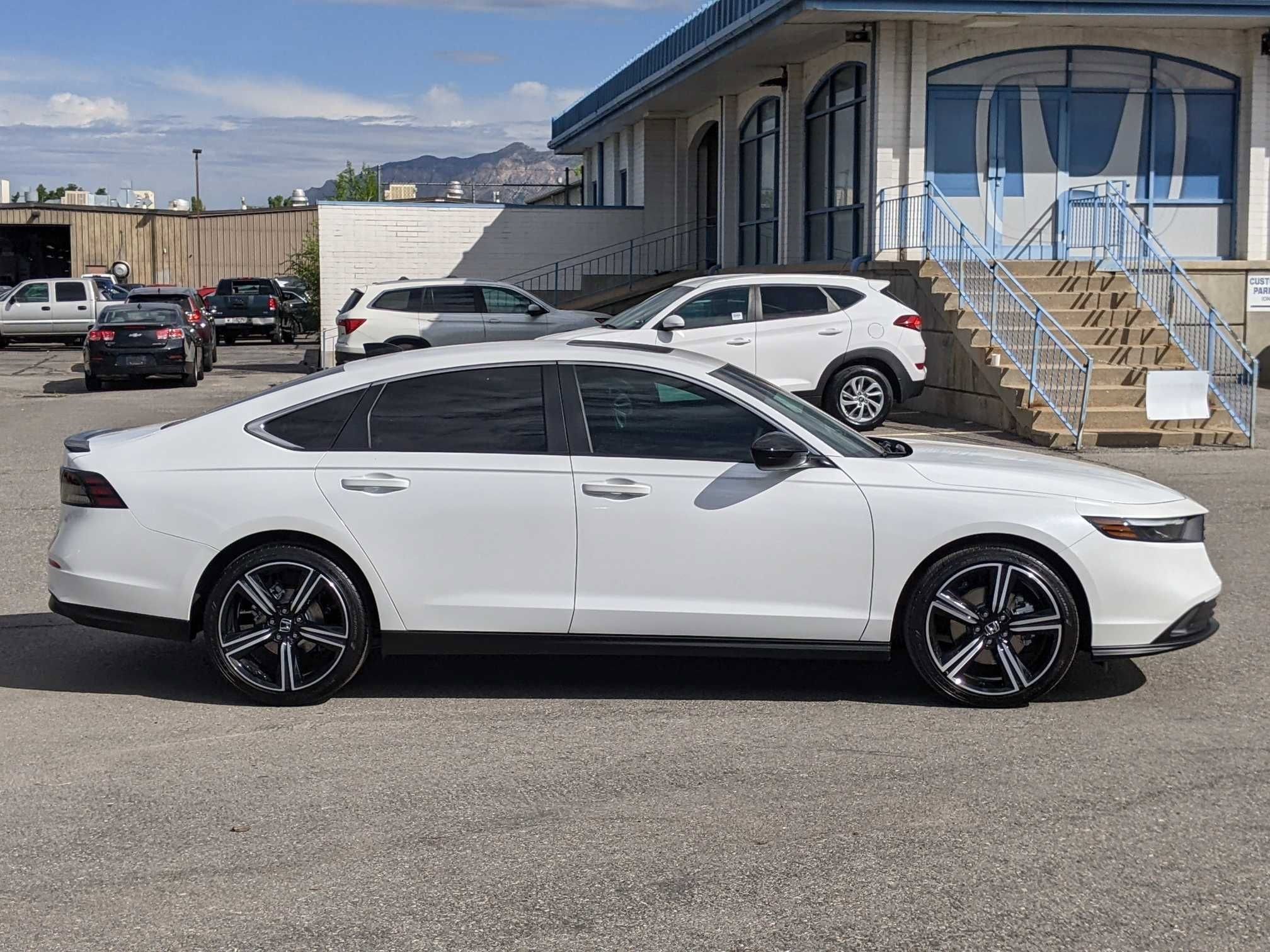 2023 Honda Accord Hybrid Sport photo 2