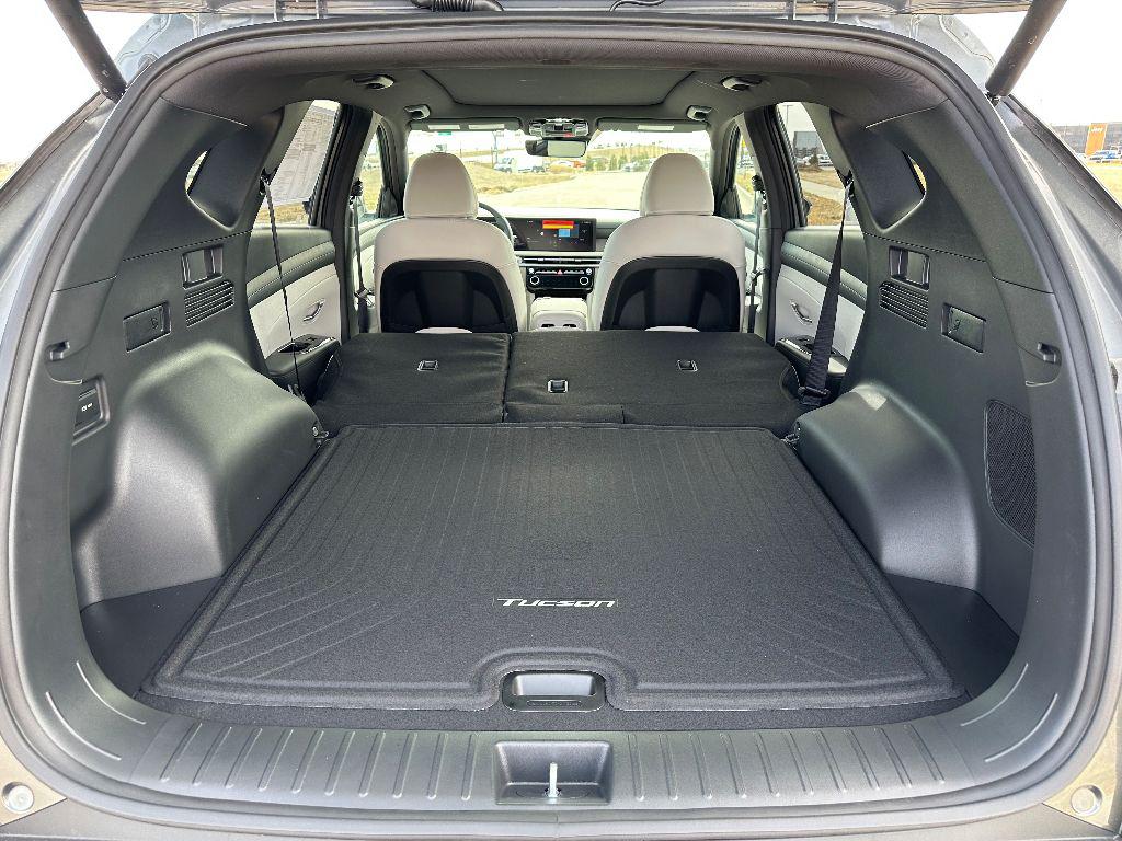 2025 Hyundai Tucson Hybrid Limited photo 8
