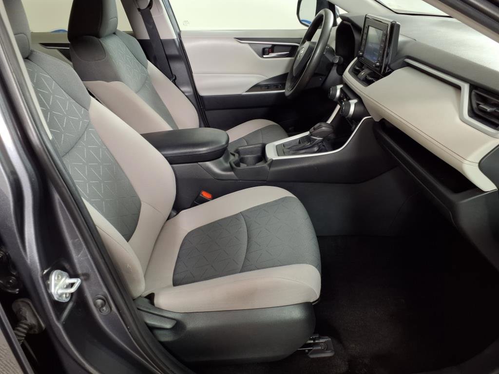 2021 Toyota RAV4 XLE photo 21